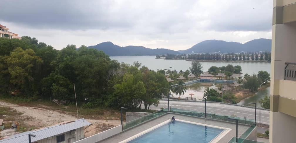 Marina Heights Hotel Residences Lumut Bagian luar foto