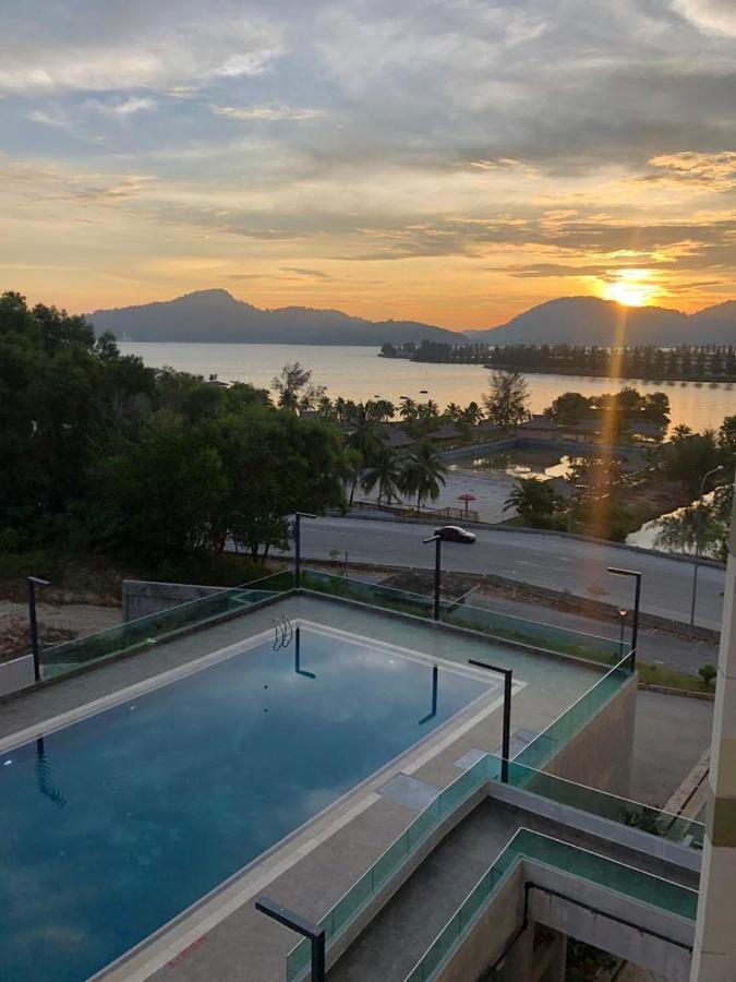 Marina Heights Hotel Residences Lumut Bagian luar foto