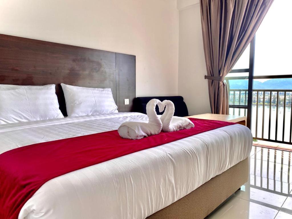 Marina Heights Hotel Residences Lumut Bagian luar foto