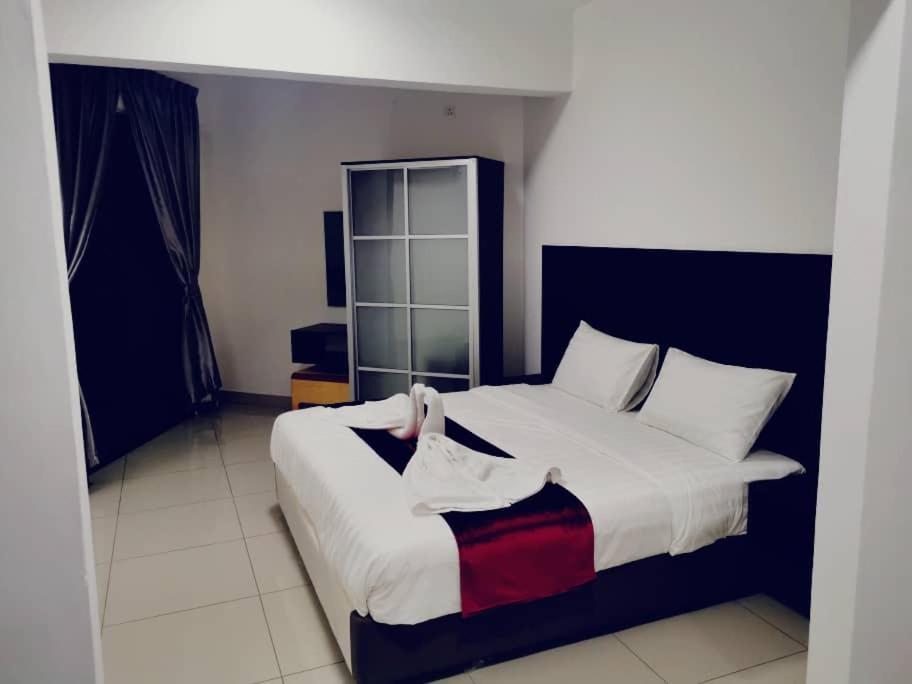 Marina Heights Hotel Residences Lumut Bagian luar foto