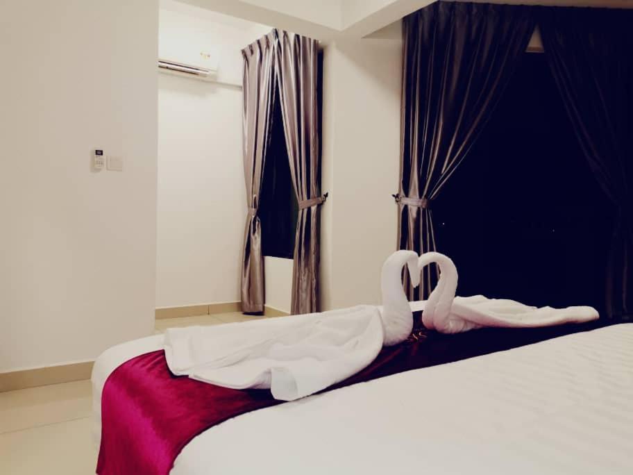 Marina Heights Hotel Residences Lumut Bagian luar foto