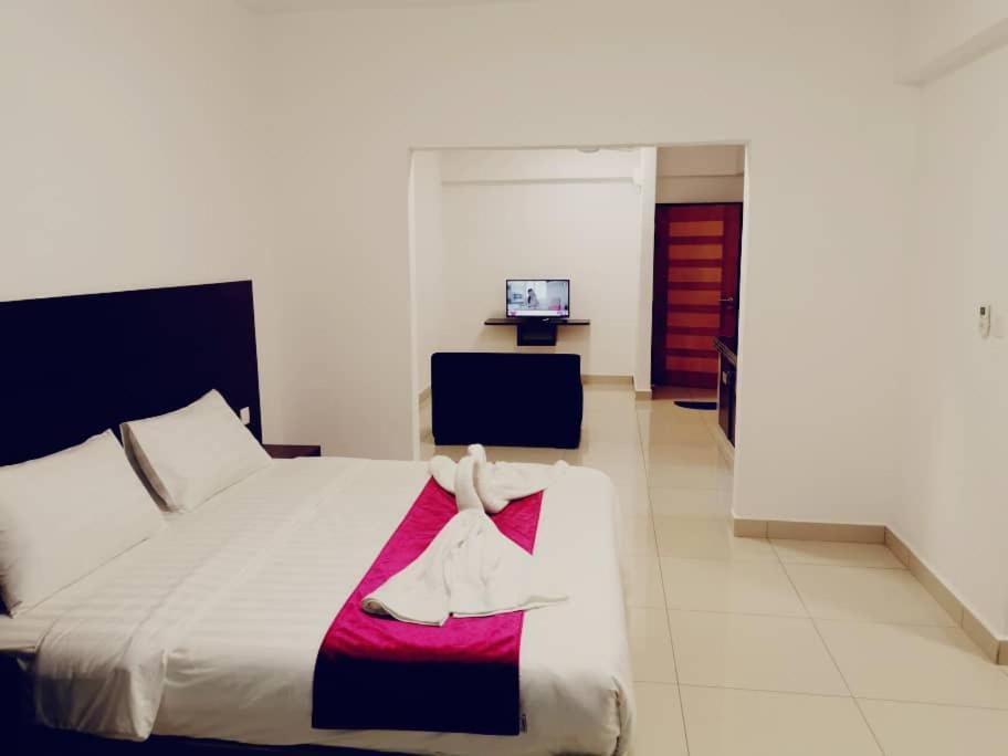 Marina Heights Hotel Residences Lumut Bagian luar foto