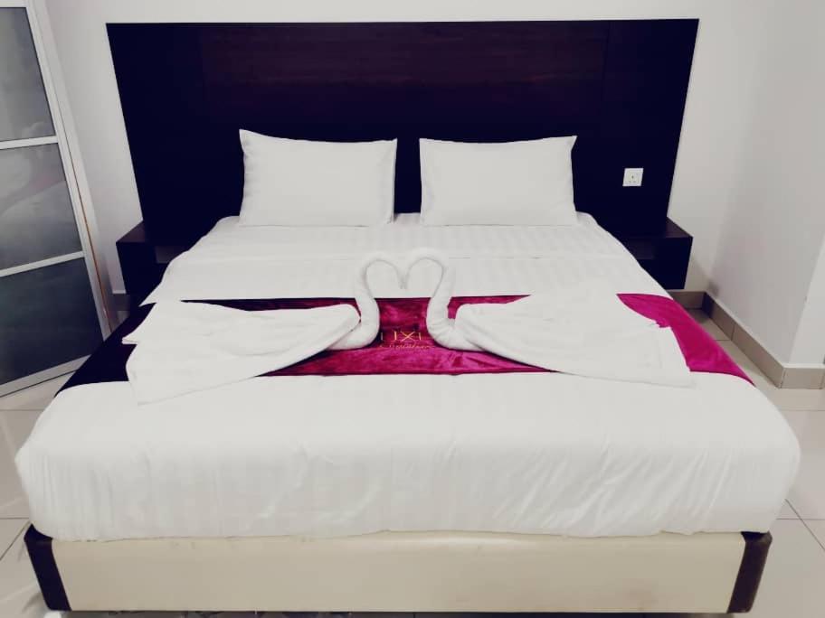 Marina Heights Hotel Residences Lumut Bagian luar foto