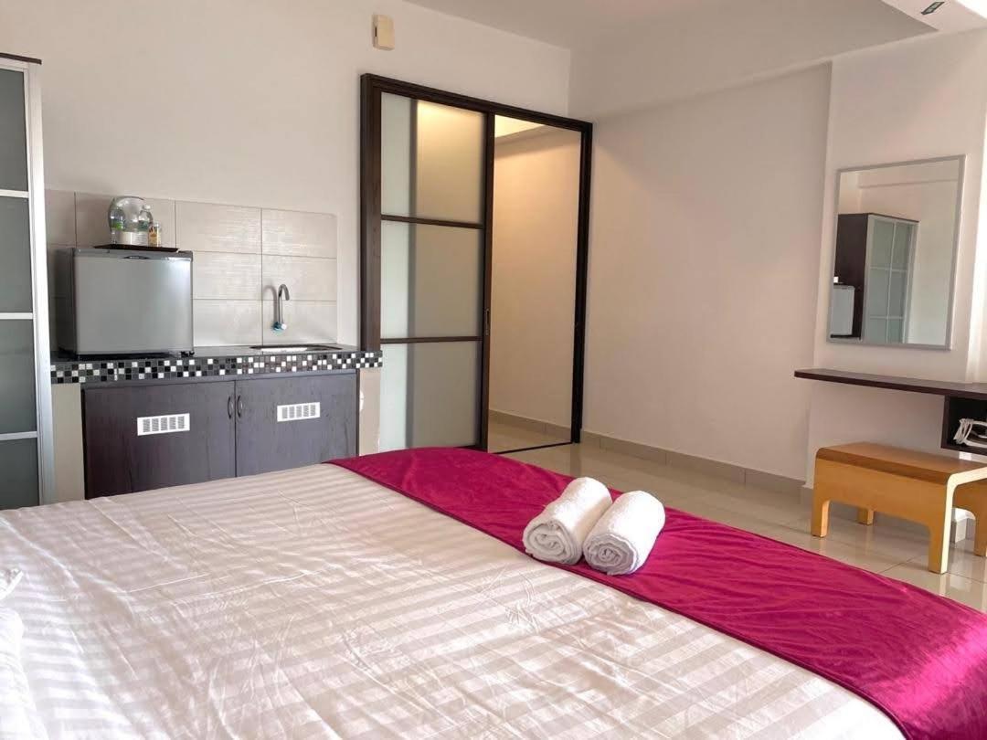 Marina Heights Hotel Residences Lumut Bagian luar foto