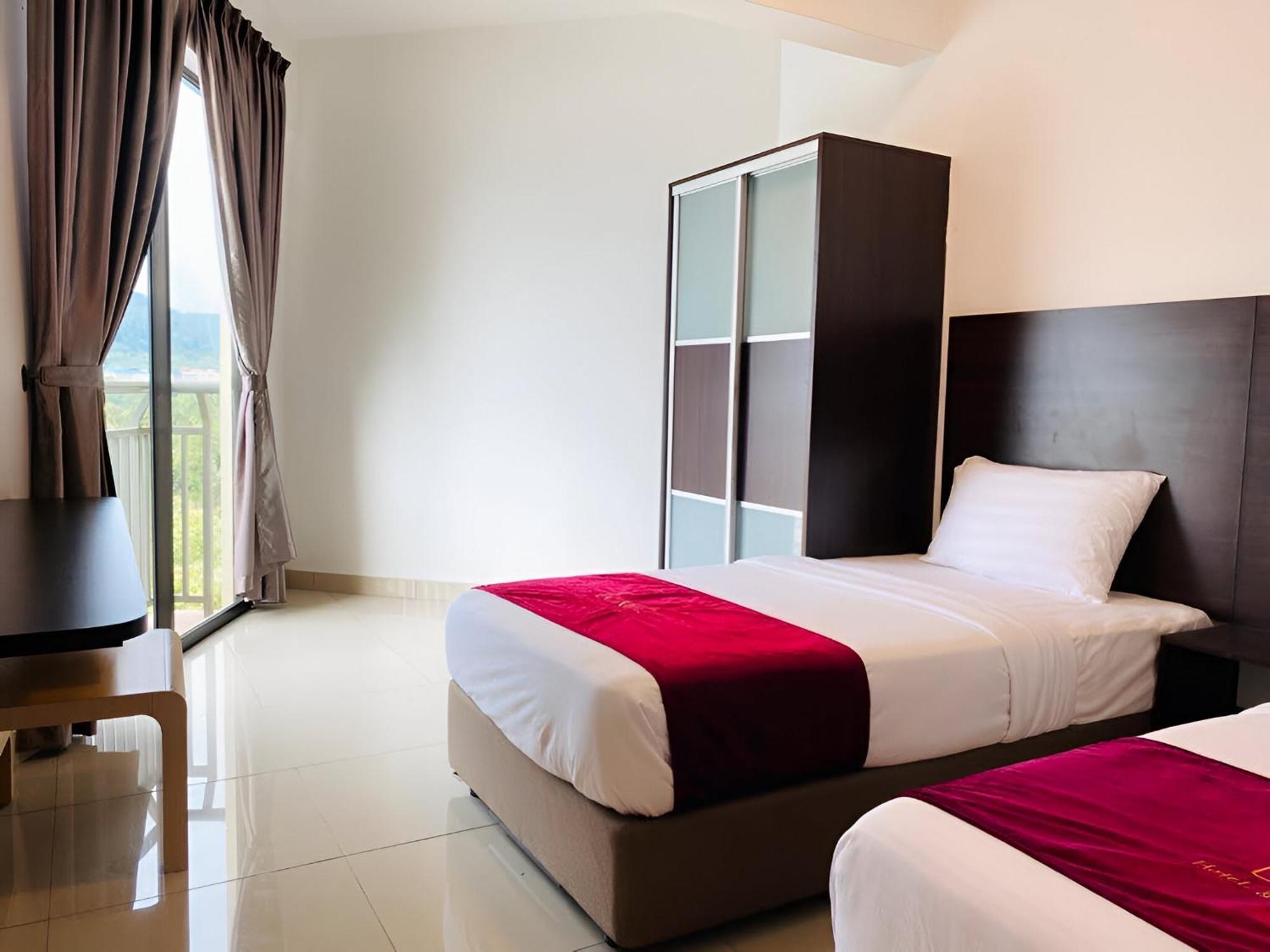 Marina Heights Hotel Residences Lumut Bagian luar foto