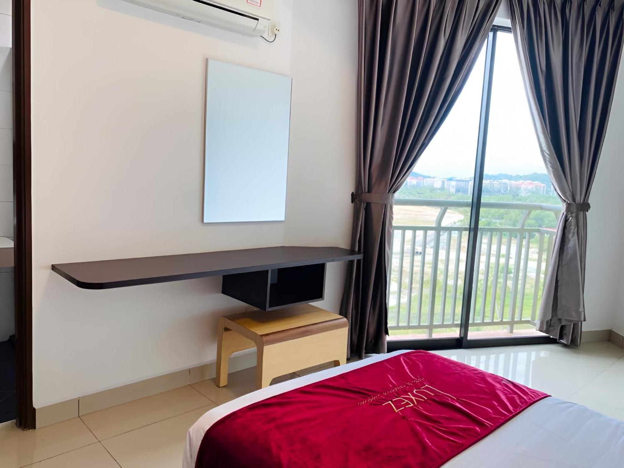 Marina Heights Hotel Residences Lumut Bagian luar foto